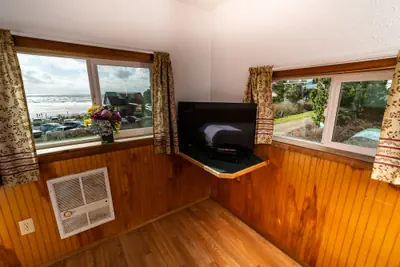 Photo 5 - Oceanside Ocean Front Cabins