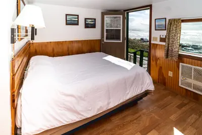 Photo 3 - Oceanside Ocean Front Cabins