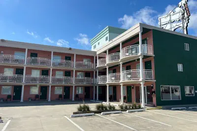Photo 2 - Coliseum Ocean Resort