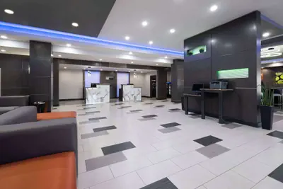 Photo 4 - La Quinta Inn & Suites by Wyndham Muskogee