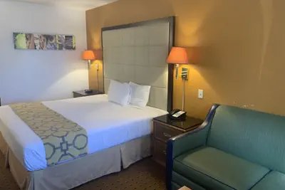 Photo 2 - Brentwood Inn & Suites