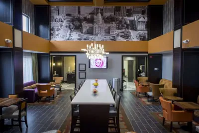 Photo 4 - Hampton Inn & Suites Lansing West