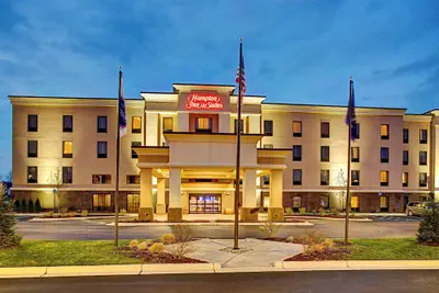 Photo 2 - Hampton Inn & Suites Lansing West