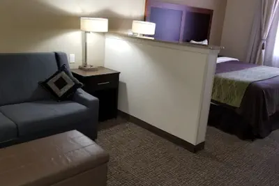 Photo 4 - Comfort Inn & Suites Lakeside