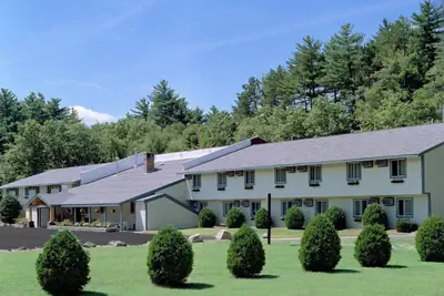 Photo 2 - Eastern Inn & Suites