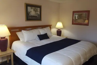 Photo 4 - Eastern Inn & Suites