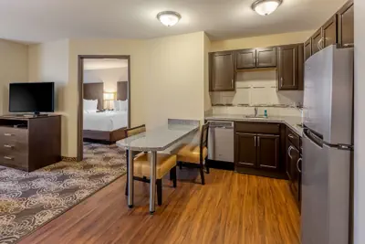 Photo 4 - Landmark Suites