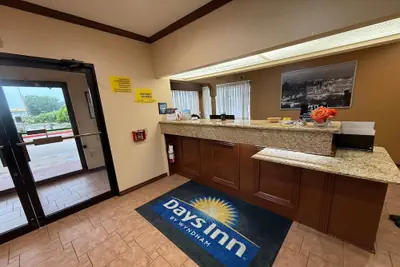 Photo 2 - Days Inn by Wyndham Navasota