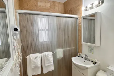 Photo 3 - Coral Key Inn