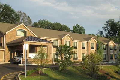 Photo 2 - Red Carpet Inn And Suites Monmouth Jtc