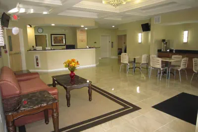 Photo 3 - Red Carpet Inn And Suites Monmouth Jtc