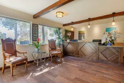 Photo 4 - Carlton Oaks Lodge, an Ascend Collection Hotel