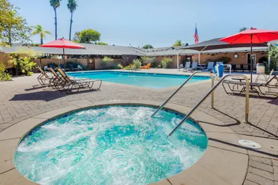 Photo 2 - Carlton Oaks Lodge, an Ascend Collection Hotel
