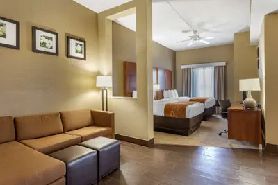 Photo 5 - Comfort Suites Batesville