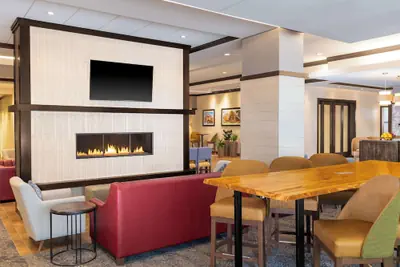 Photo 5 - Hampton Inn & Suites Madison / Downtown
