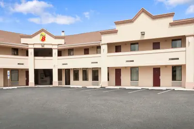 Photo 2 - Super 8 by Wyndham Rahway/Newark