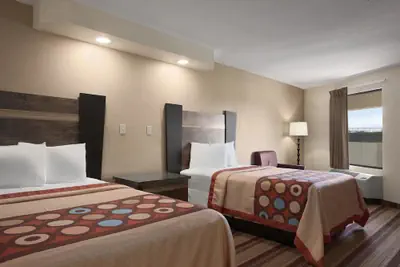 Photo 5 - Super 8 by Wyndham Rahway/Newark