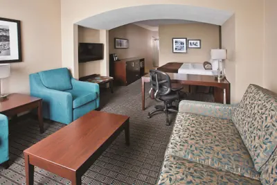 Photo 5 - La Quinta Inn & Suites by Wyndham Bellingham