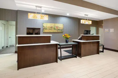 Photo 3 - La Quinta Inn & Suites by Wyndham Bellingham
