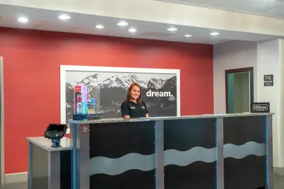 Photo 5 - Hampton Inn & Suites Roanoke Airport