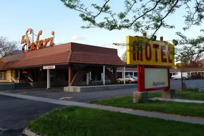 Photo 2 - Safari Motel
