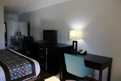 Photo 5 - Pine Tree Inn