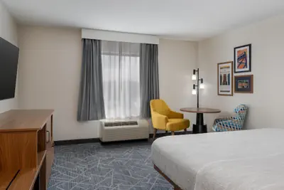 Photo 5 - Hampton Inn Detroit/Southgate