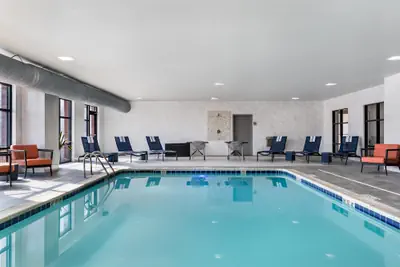 Photo 2 - Hampton Inn Detroit/Southgate
