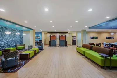 Photo 4 - La Quinta Inn & Suites by Wyndham Beeville