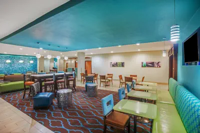 Photo 3 - La Quinta Inn & Suites by Wyndham Beeville