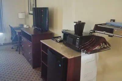 Photo 4 - Cobblestone Hotel & Suites – Broken Bow