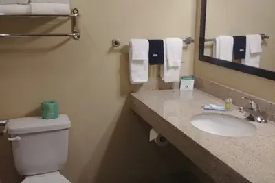 Photo 2 - Cobblestone Hotel & Suites – Broken Bow
