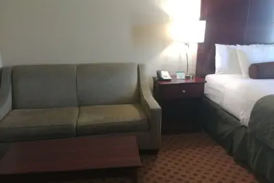 Photo 3 - Cobblestone Hotel & Suites – Broken Bow