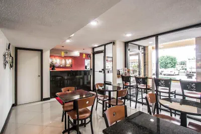 Photo 4 - Econo Lodge Inn & Suites Memphis East