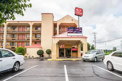 Photo 2 - Econo Lodge Inn & Suites Memphis East