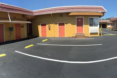 Photo 3 - Harris Motel