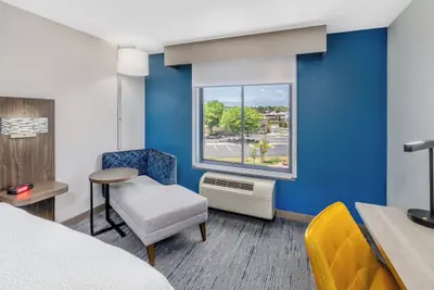 Photo 4 - Holiday Inn Express & Suites Colorado Springs First & Main by IHG