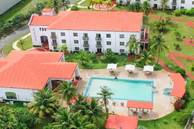 Photo 2 - Garden Villa Hotel