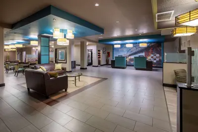 Photo 3 - La Quinta Inn & Suites by Wyndham Durant