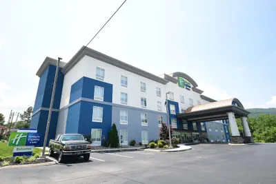Photo 2 - Holiday Inn Express & Suites, Caryville by IHG