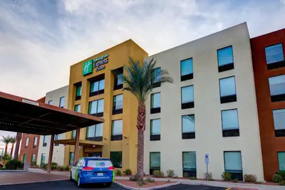 Photo 2 - Holiday Inn Express Hotel & Suites Phoenix North Scottsdale by IHG