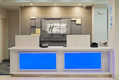 Photo 3 - Holiday Inn Express Hotel & Suites Phoenix North Scottsdale by IHG