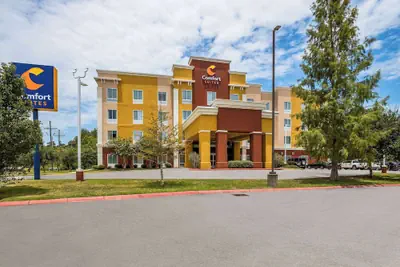 Photo 2 - Comfort Suites Denham Springs