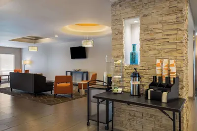 Photo 3 - Comfort Suites Denham Springs