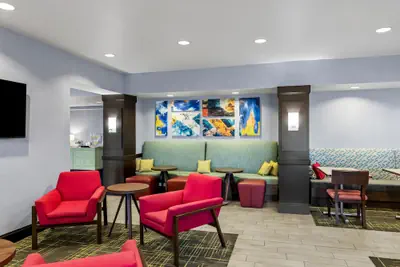 Photo 4 - Hampton Inn Middletown
