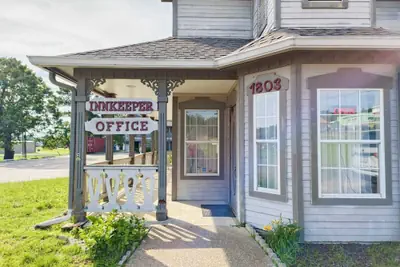 Photo 4 - Victorian Inn