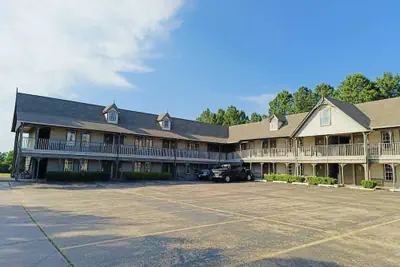 Photo 2 - Victorian Inn