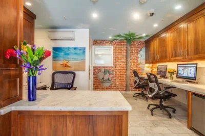 Photo 2 - Venice Breeze Suites