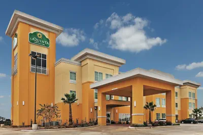 Photo 2 - La Quinta Inn & Suites by Wyndham Jourdanton - Pleasanton
