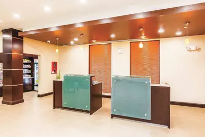 Photo 3 - La Quinta Inn & Suites by Wyndham Cotulla